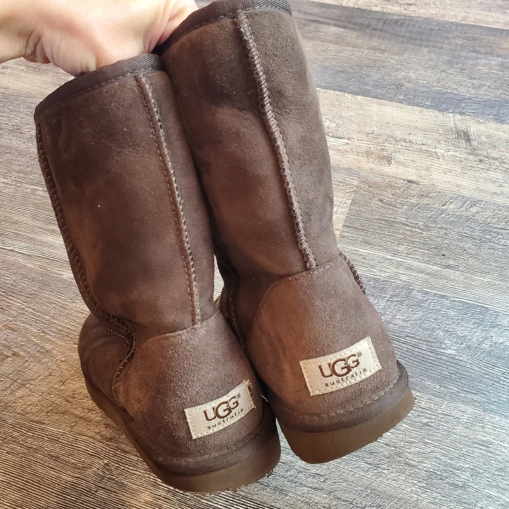 UGG classic short suede leather brownstone winter boots women size 9